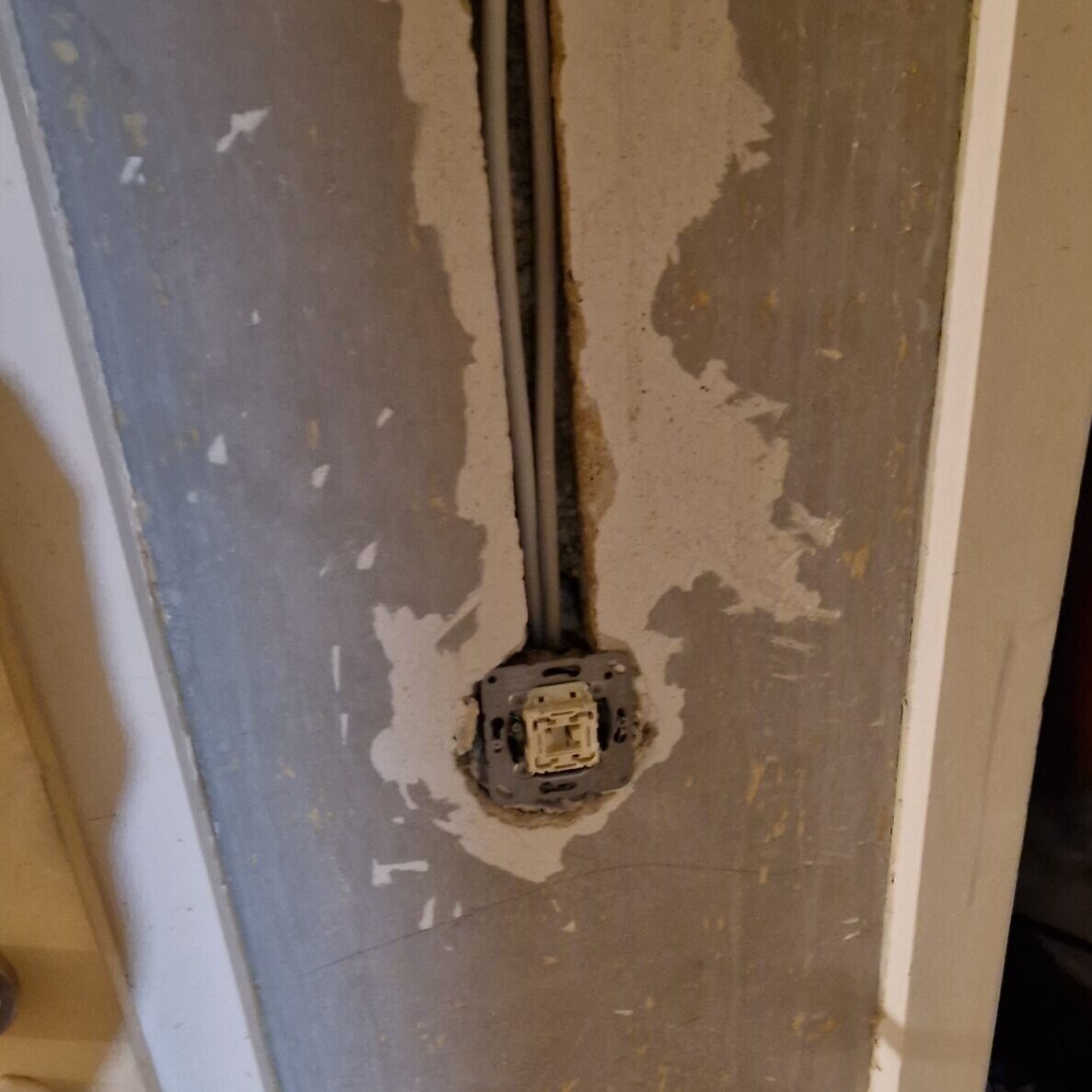 Unterputzinstallation Elektro Einfamilienhaus Sanierung Elektriker Karlsruhe